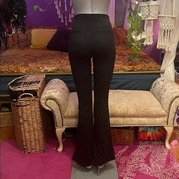 Earthbound crossover waistband bell bottom flare yoga pants - Picture 3 of 4